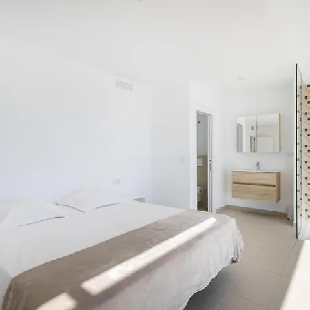 Designvilla With Breathtaking View For 14 Guests Villa