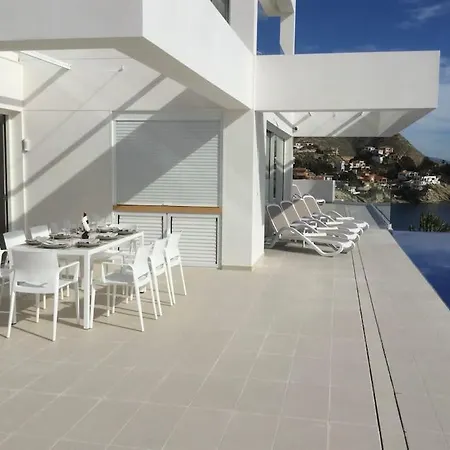 Designvilla With Breathtaking View For 14 Guests *