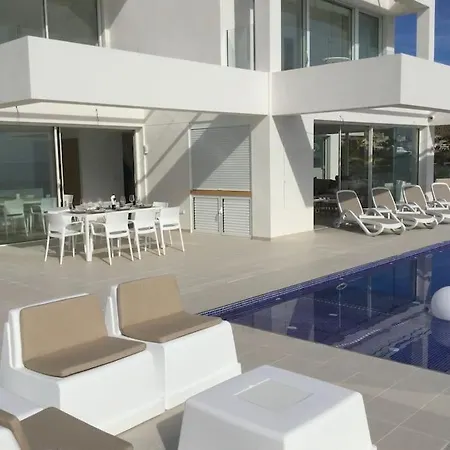 Designvilla With Breathtaking View For 14 Guests