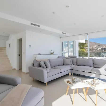 Designvilla With Breathtaking View For 14 Guests