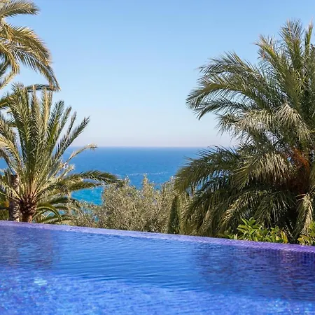 Designvilla With Breathtaking View For 14 Guests Villa *