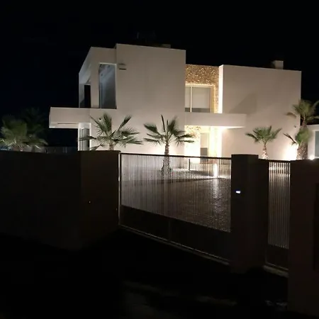 Designvilla With Breathtaking View For 14 Guests Villa *